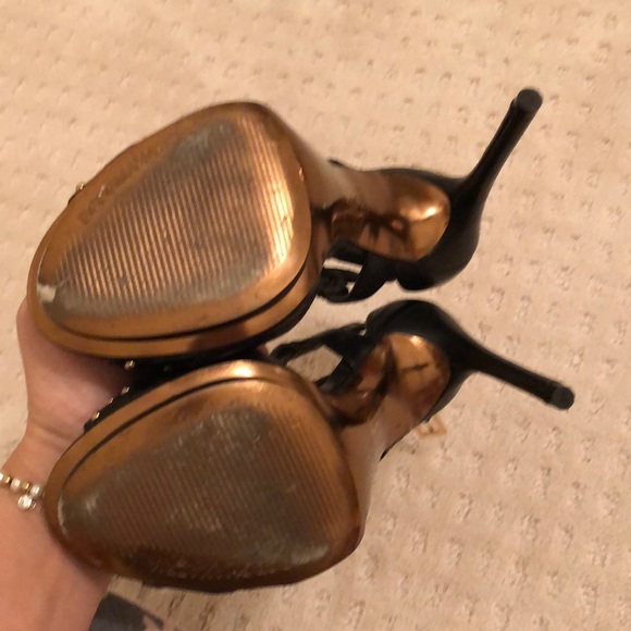 Gorgeous BCBG heels - Picture 5 of 5